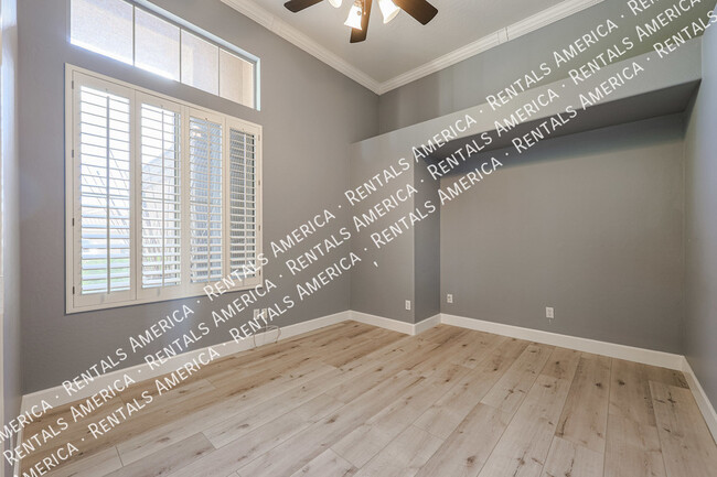 Building Photo - 6806 W Skylark Dr