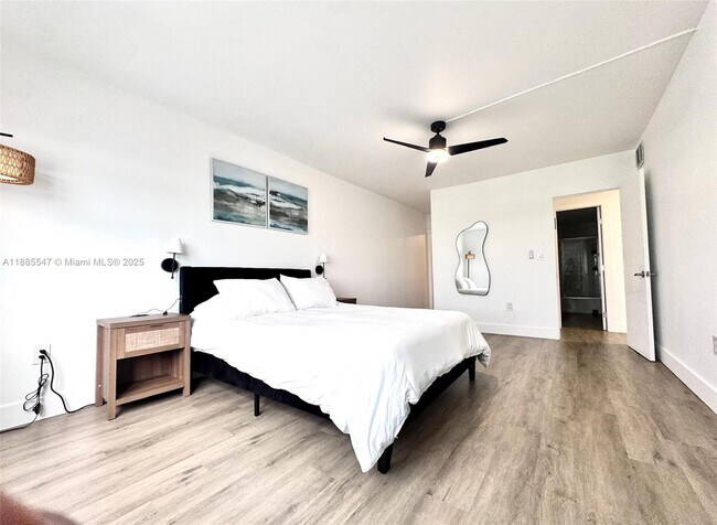 Building Photo - 400 Kings Point Dr