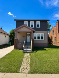 Building Photo - Awesome 3 bedroom Eastpointe Stunner