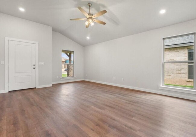 Building Photo - Fabulous and New! 3/2/2