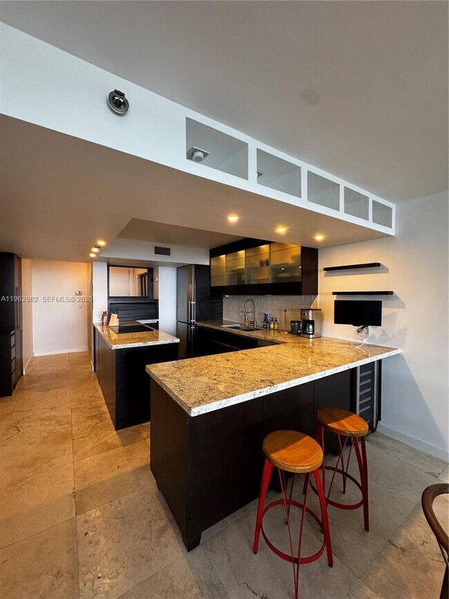 Building Photo - 1632 S Bayshore Ct