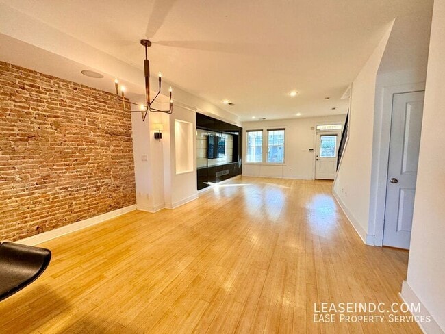 Building Photo - 4716 8th St NW