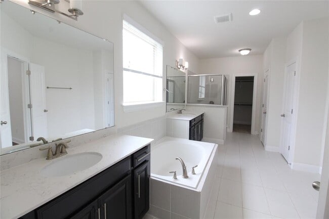 Building Photo - 5800 Viejo Dr