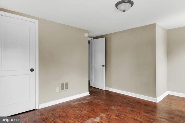 Building Photo - 1466 S 13th St