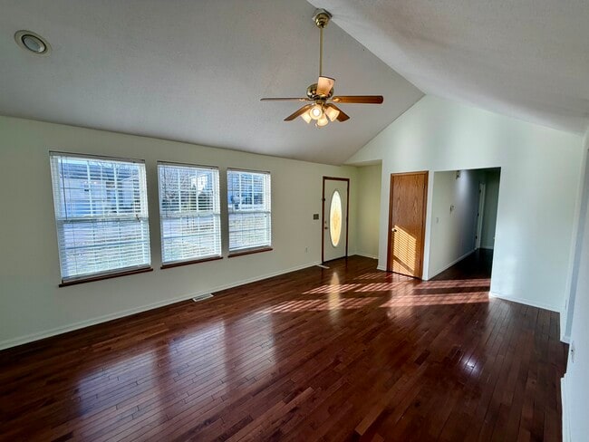 Building Photo - 571 SE 115th Rd