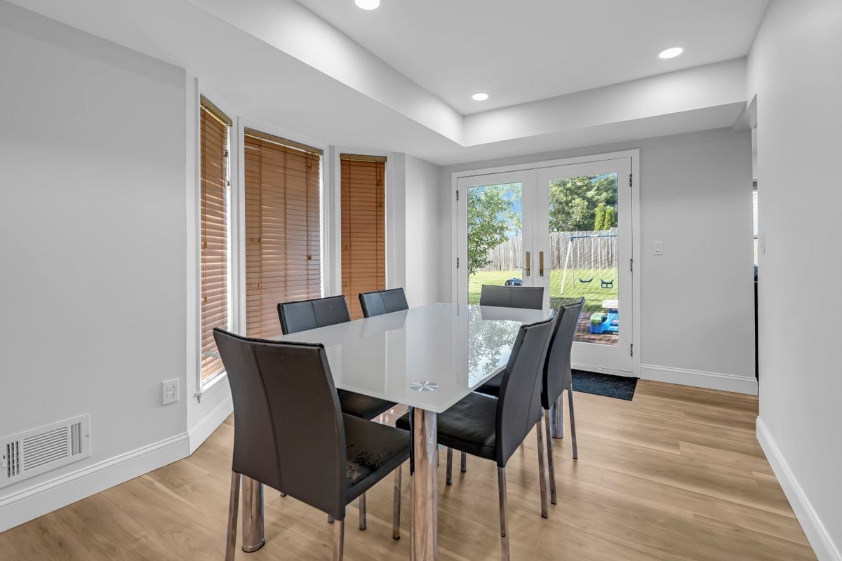 Building Photo - 6 Cattail Dr