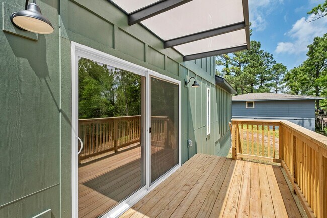 Building Photo - 2 Brightling Ln