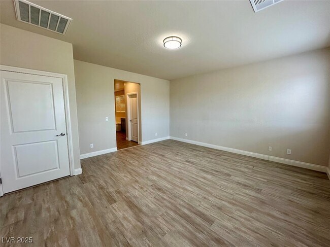 Building Photo - 962 Whitworth Ave