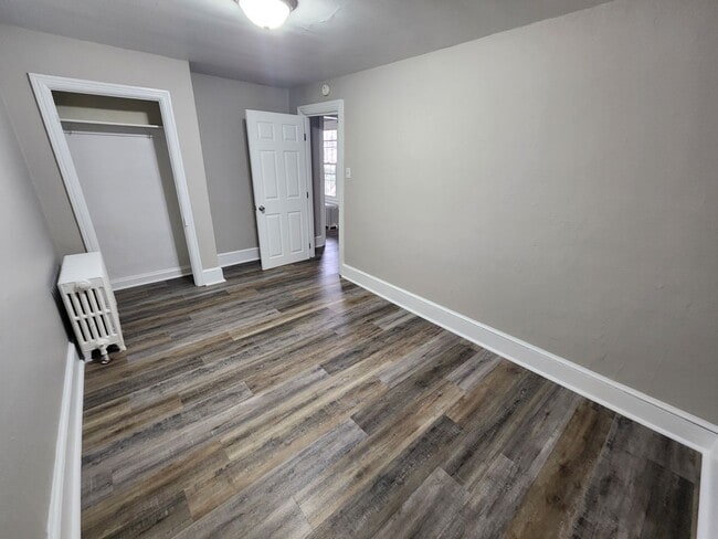 Building Photo - 440 E Queen St