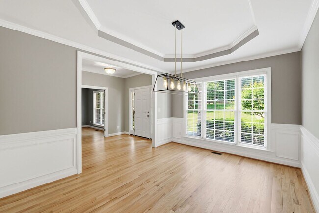 Building Photo - Gorgeous and Spacious 5 Bedroom Home, Cul-de-sac lot, Vaulted Ceilings, Large Backyard, Stunning ...