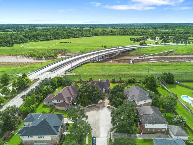 Building Photo - 6026 Briar Hill Ct