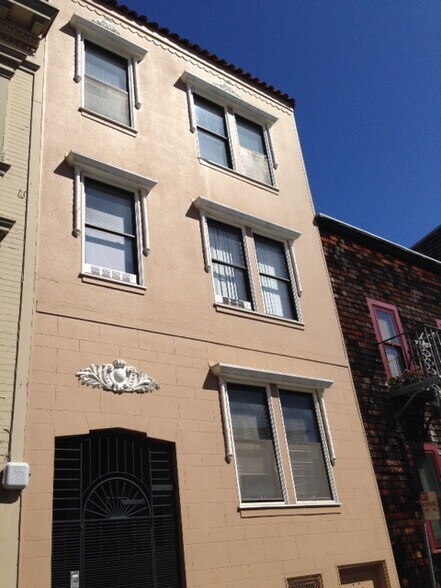 Building Photo - 114 Varennes St