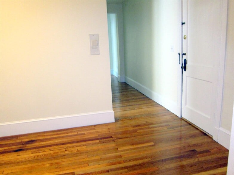 Building Photo - 163 Summer St