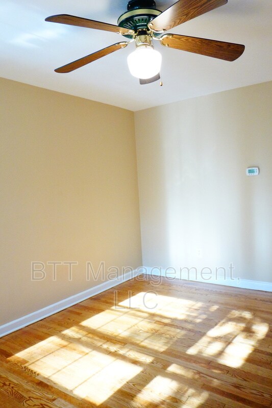 Building Photo - 8400 Greenwood Ave