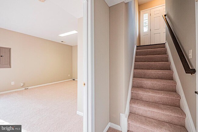 Building Photo - 22619 Upperville Heights Square
