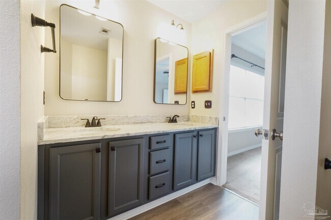 Building Photo - 8932 Abbington Dr