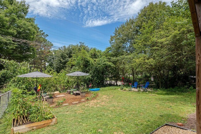 Building Photo - Charming North Asheville Home