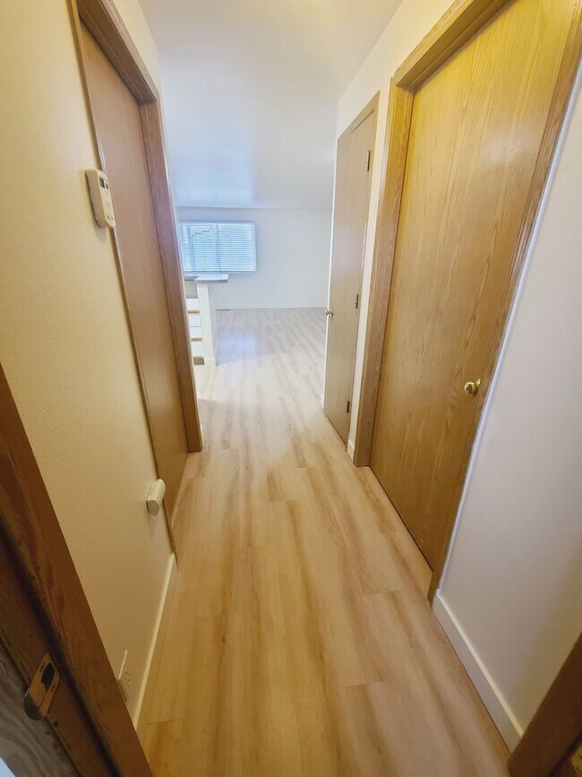 Building Photo - Beautiful 3 bed 2 bath Townhome in Boise! ...