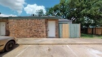 Building Photo - 725 Peppertree Dr