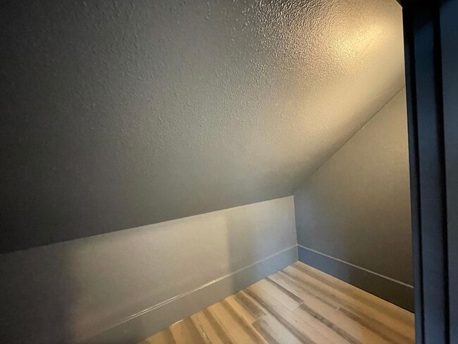 Building Photo - Charming 1Bed 1Bath Modern 2 Story Cottage with Fabulous Updates! Washer & Dryer Hook-ups!