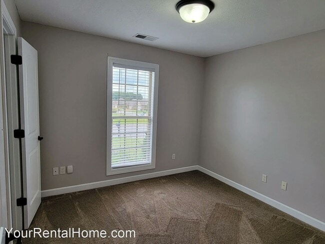 Building Photo - 82 Grove Hill Ln