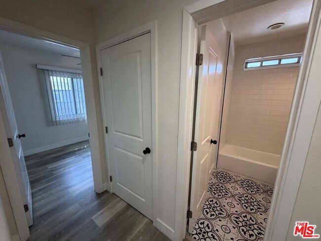 Building Photo - 8818 Ramsgate Ave