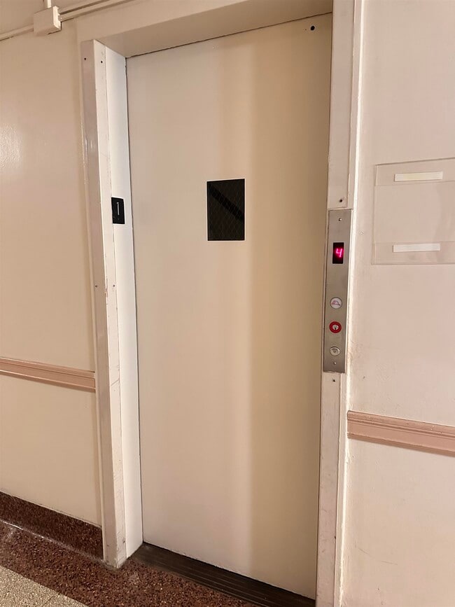 Building Photo - 411 Park Pl