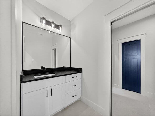 Building Photo - 5619 Chapman St