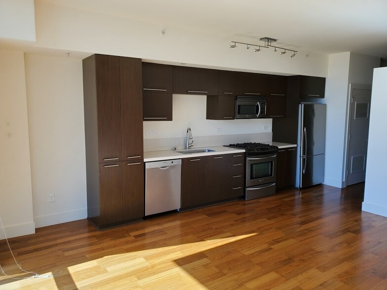 Kitchen - 2911 2nd Ave