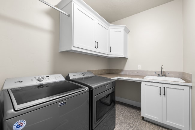 Building Photo - 165 E Cool Pond Dr