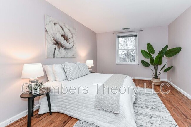 Building Photo - 3279 S Stafford St