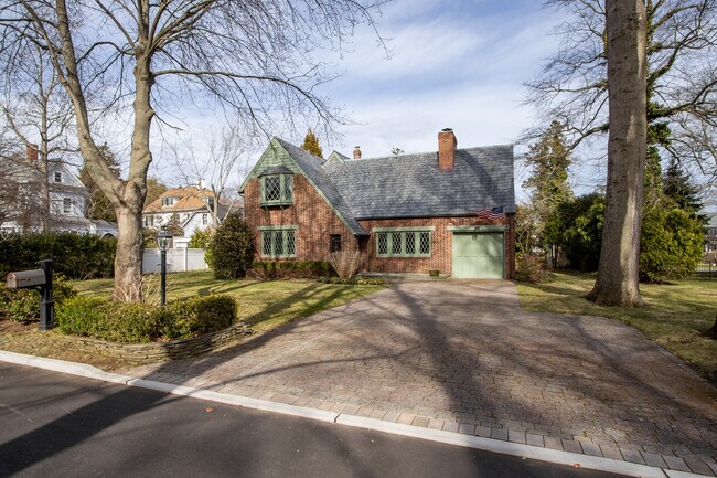 Building Photo - 3 Monmouth Ave