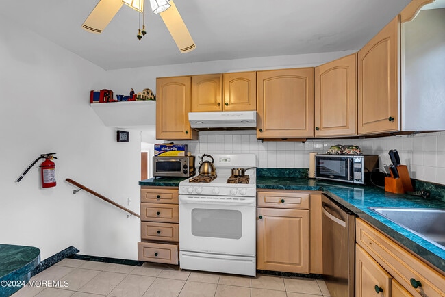 Building Photo - 36 Community Dr