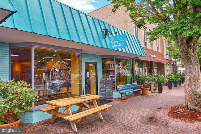 Building Photo - 247 Tennessee Ave