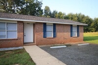 Building Photo - 3BR, 2BA Duplex in NW Pensacola – Convenie...