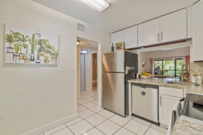 Building Photo - 3868 Carambola Cir N