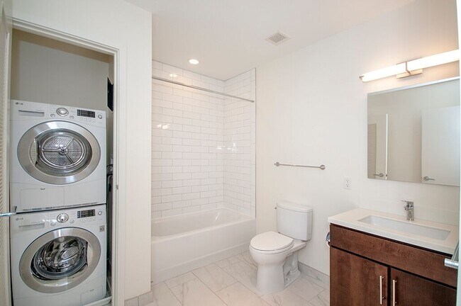 Building Photo - 43 Westland Ave