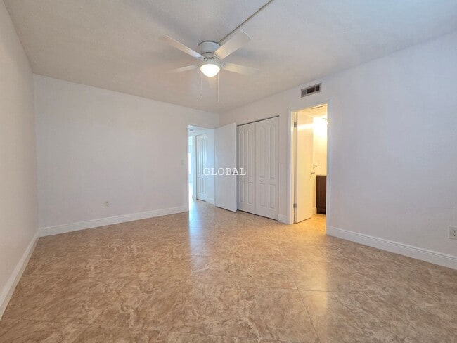 Building Photo - Lakefront First-Floor Condo in Camelot by the Lake, Orlando