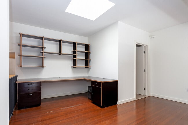 Building Photo - 257 S Spring St