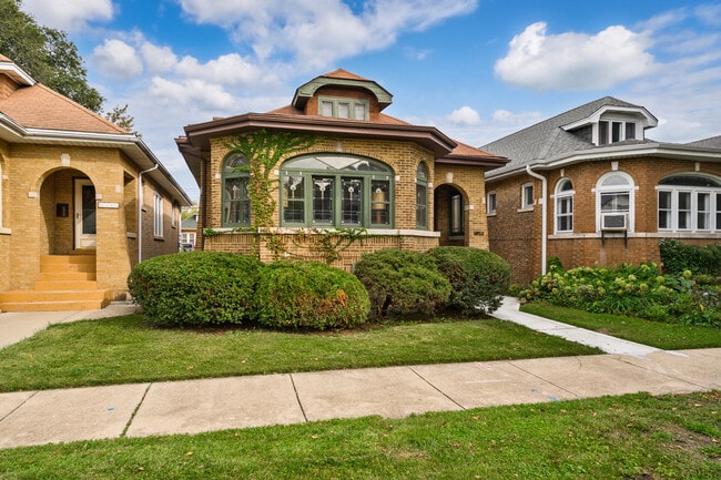 Primary Photo - 6739 N Rockwell St