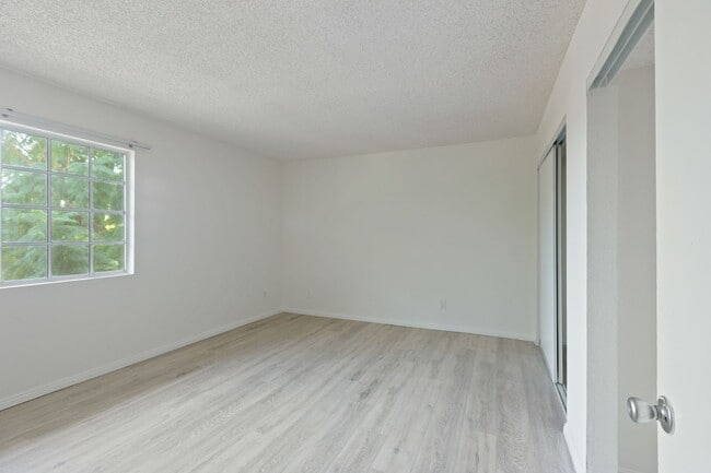 Building Photo - 7233 Loma Verde Ave