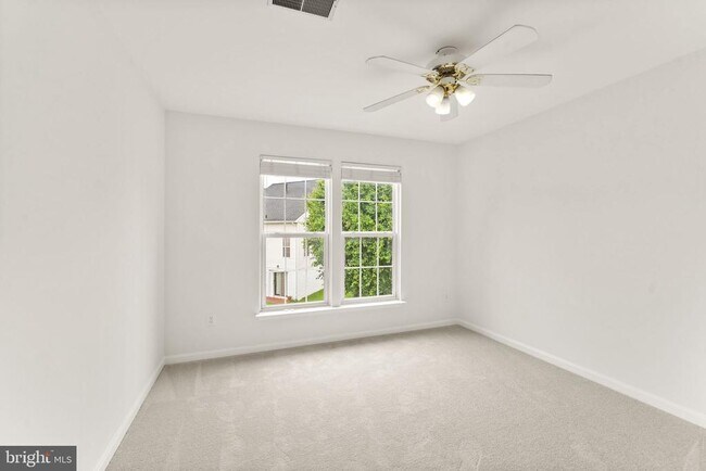 Building Photo - 43205 Cardston Pl