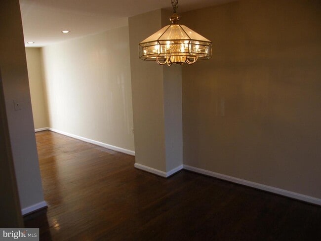Building Photo - 10865 Deborah Dr