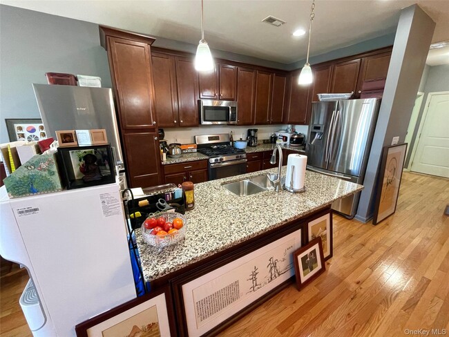 Building Photo - 141 Meadow View Dr