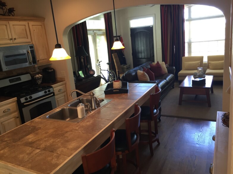 Building Photo - 44 N Olive Ave