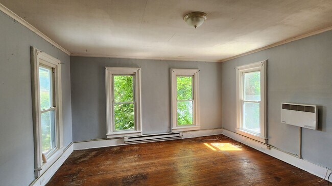 Building Photo - 208 Congress St
