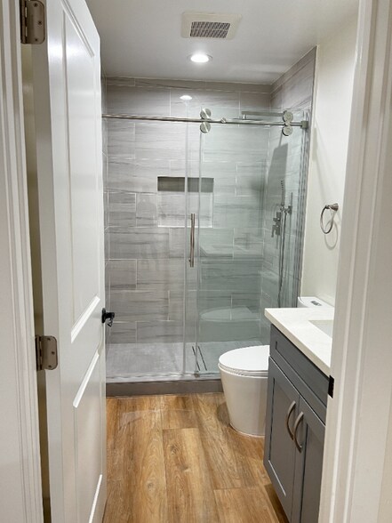 Building Photo - 8654 Vicara Dr