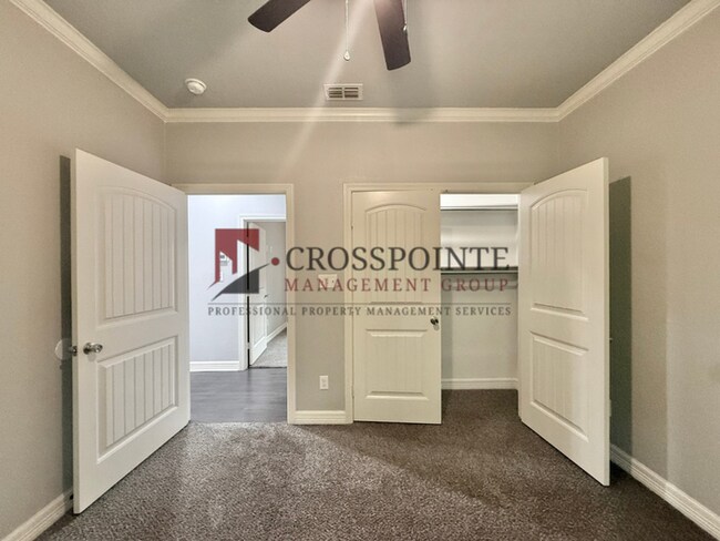 Building Photo - Tour Today! 3 Bedroom, 2 Bathroom Duplex!