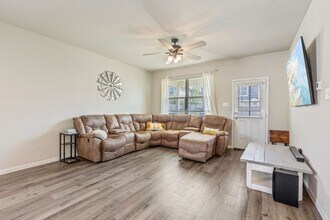 Building Photo - 2221 Raider Dr
