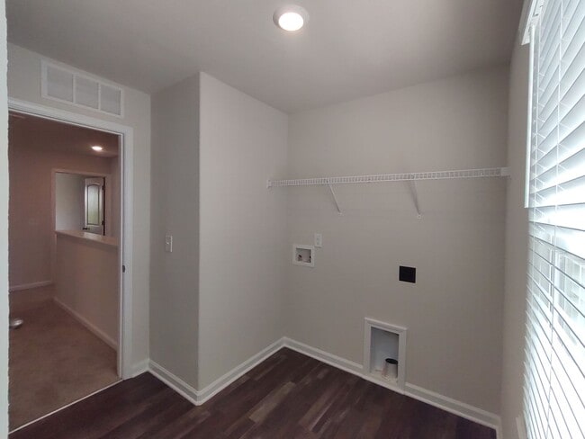 Building Photo - BRAND-NEW Townhome Located in Sanford- Minutes from Shopping, Dining, and Community Parks! Wont l...